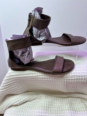 Frye Carson Women’s Ankle-Strap Flat Sandals - Brown, Size 9